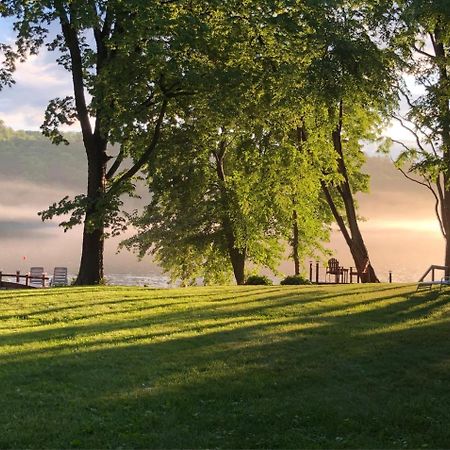 The Elms Waterfront Cottages Lake Luzerne Екстериор снимка